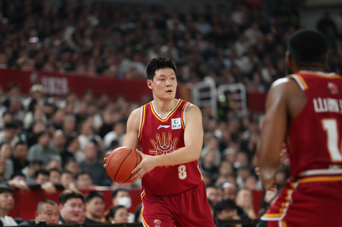 上海男篮豪取十二连胜迎战山西男篮