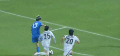 女足亚冠四分之一决赛争议判罚引爆舆论